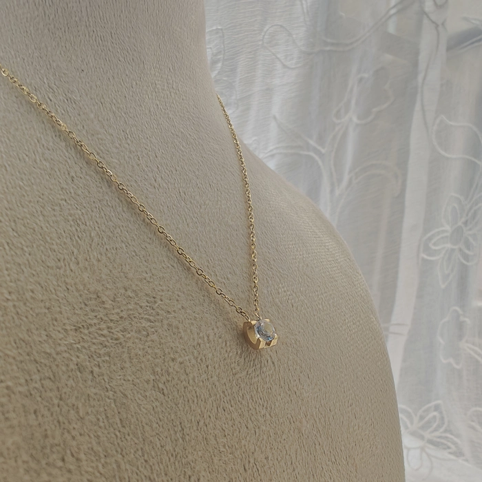 DAINTY STUD NECKLACE