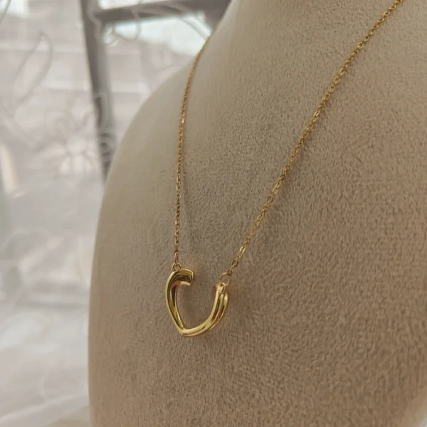 PARIS BIG HEART NECKLACE