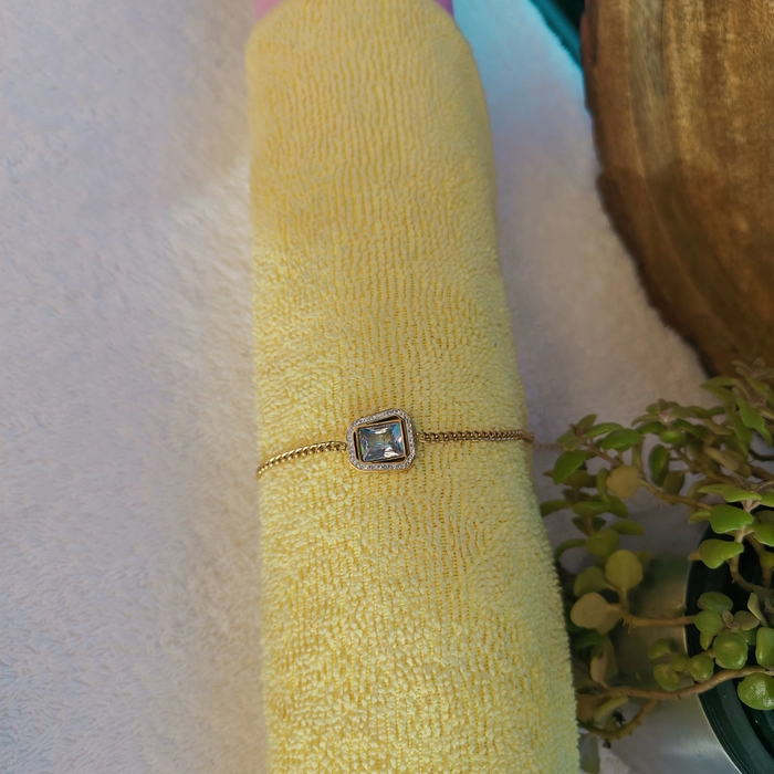 WHITE STONE BRACELET