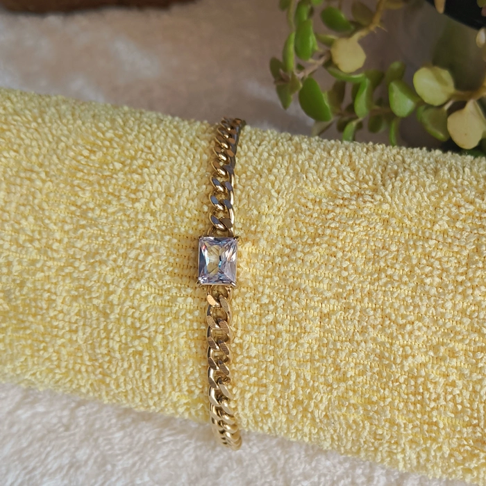 PRINCESS CUT STONE BRACELET