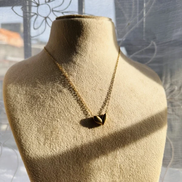 TINY LEAF HEART NECKLACE