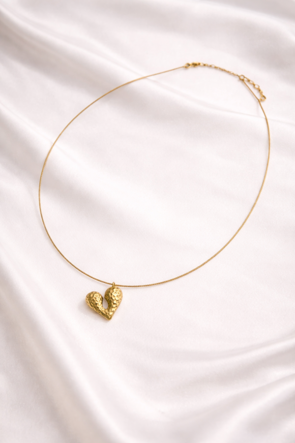 AURA EMBEDDED NECKLACE