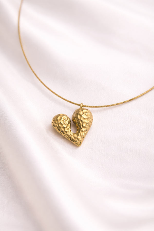 AURA EMBEDDED NECKLACE