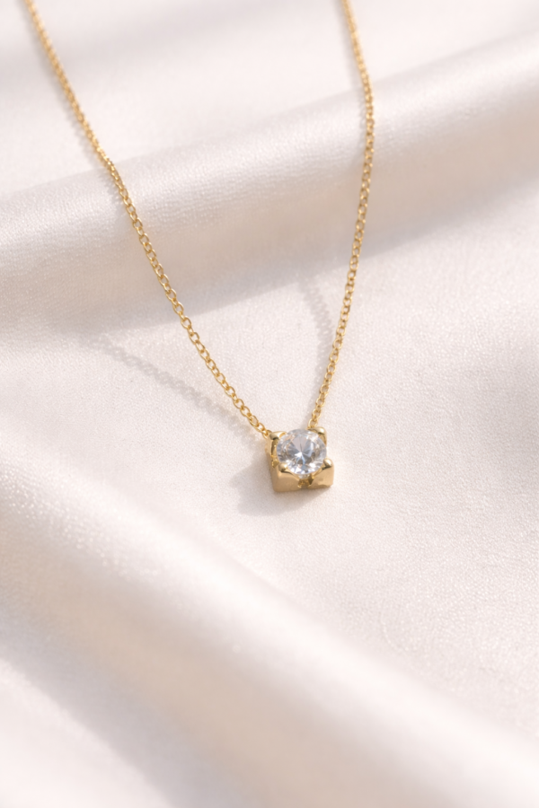 DAINTY STUD NECKLACE