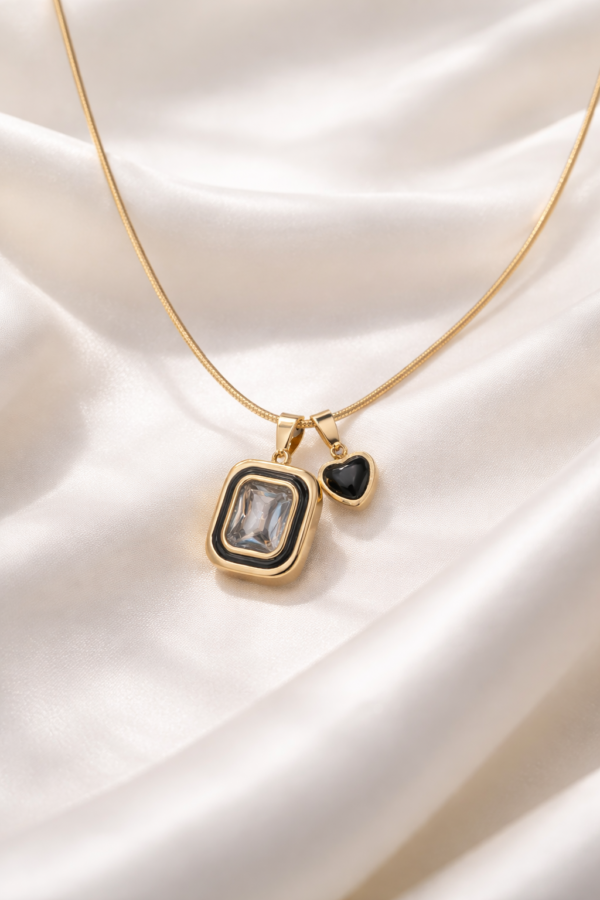 DAZZLINY CHUCK NECKLACE