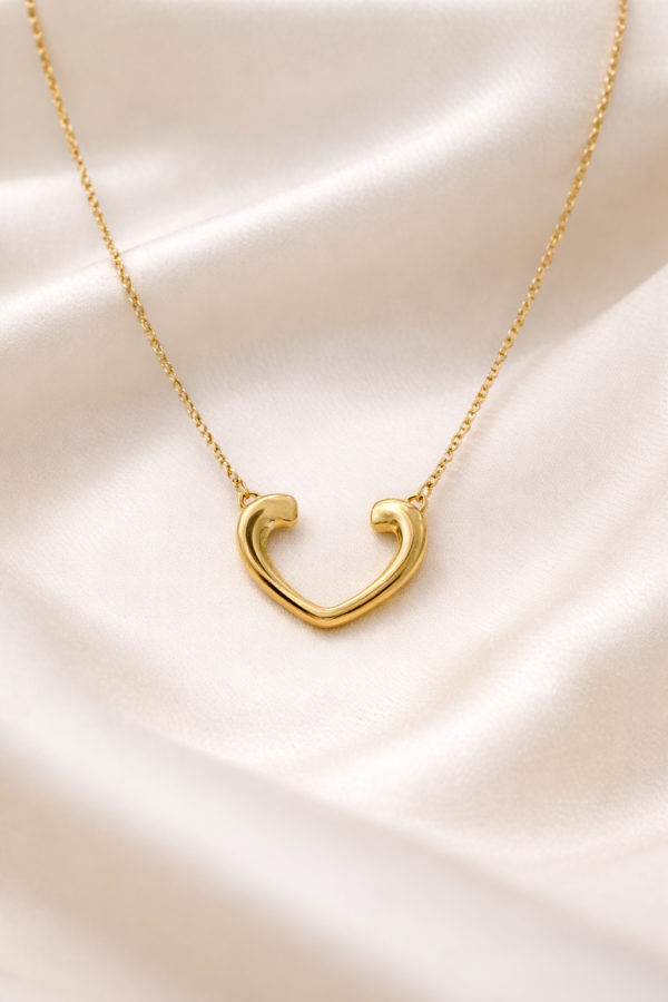 PARIS BIG HEART NECKLACE