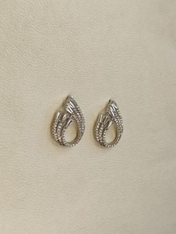 WhatsApp Image 2025-07-08 at 19.11.42 (1) Elegant Cascade Diamond-Cut Studs