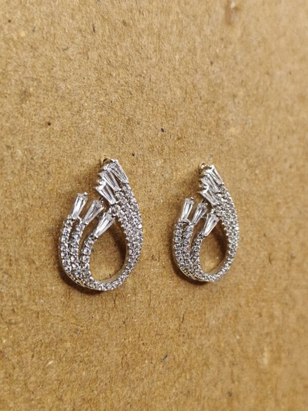 WhatsApp Image 2025-07-08 at 19.11.43 (1) Elegant Cascade Diamond-Cut Studs