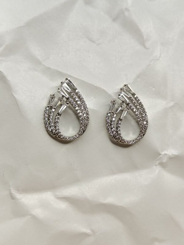WhatsApp Image 2025-07-08 at 19.11.43 (2) Elegant Cascade Diamond-Cut Studs