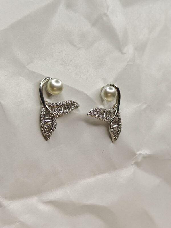 WhatsApp Image 2025-07-08 at 19.12.15 (1) Leaf Pearl Stud Earrings