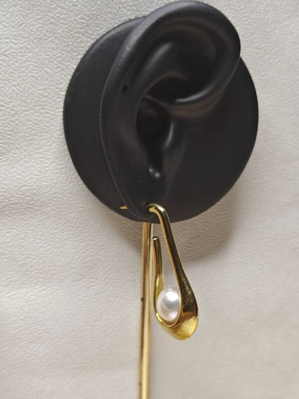 WhatsApp Image 2025-07-08 at 19.27.10 (1) Oro Pearl Drops – Sculptural Gold Earrings with Pearl