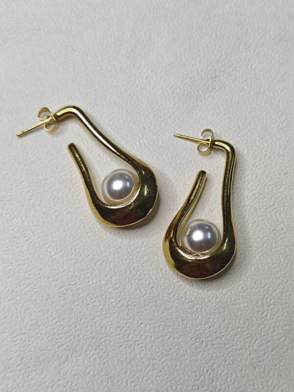 WhatsApp Image 2025-07-08 at 19.27.10 Oro Pearl Drops – Sculptural Gold Earrings with Pearl