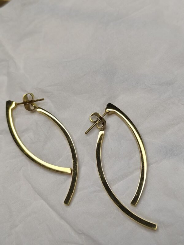 Elliptica Drop Earrings – Sleek Sculptural Gold Curves