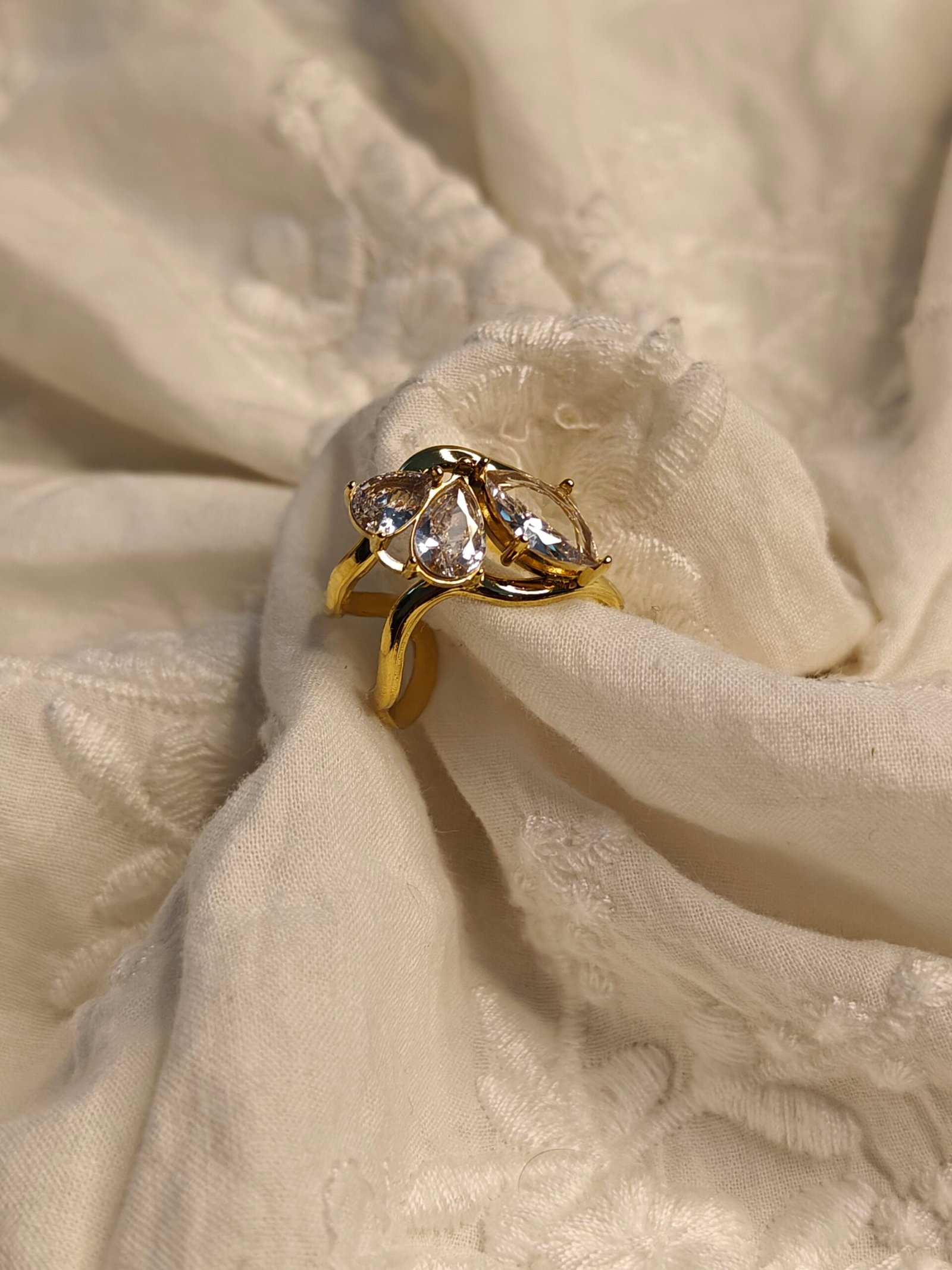The Bloom Ring – Crystal Cluster in Gold Finish